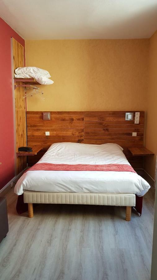Hotel Au Lion D'Or Nogent-le-Rotrou Zimmer foto